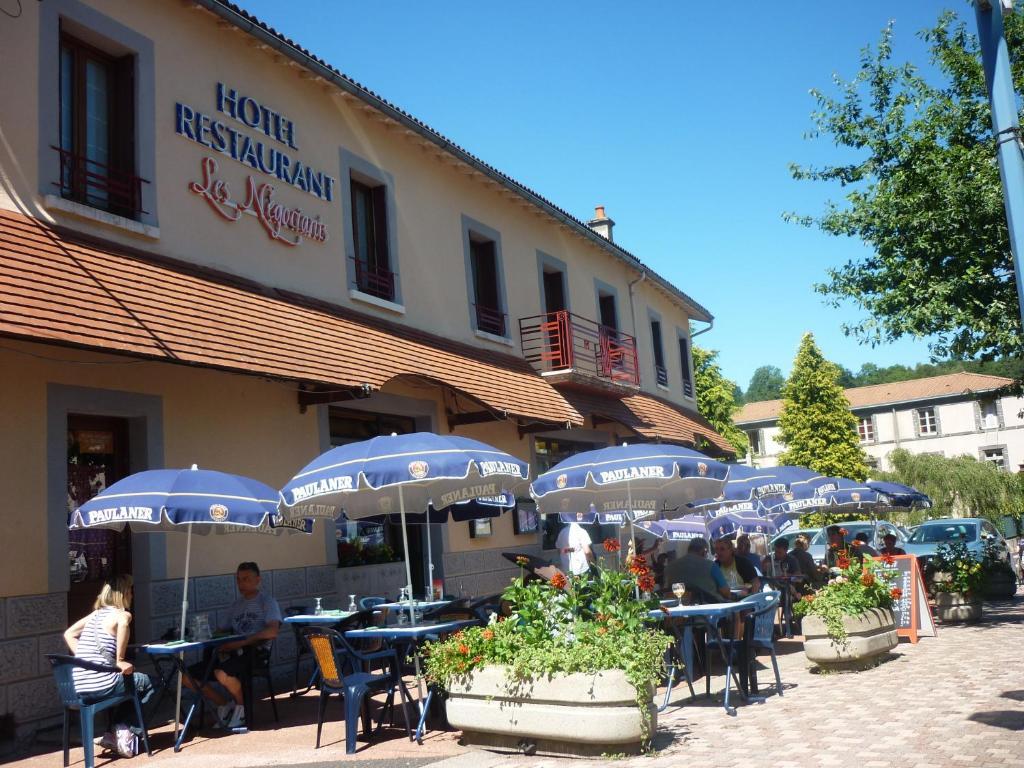 Les Negociants Hotel Pontgibaud Exterior foto