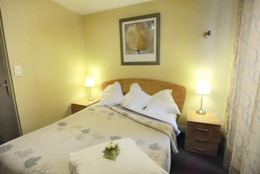 Les Negociants Hotel Pontgibaud Habitación foto